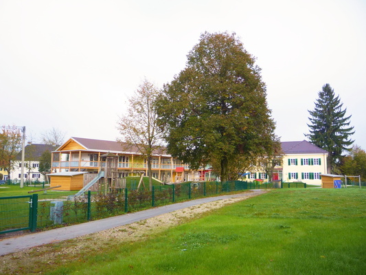 Panorama-Aufnahme der Kinderbetreuungseinrichtung Haus für Kinder der Stadt Laufen - Foto von Harald Wessner
