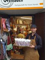 Faire Wurst im Weltladen - Abbildung mit Metzger Christian Sichert